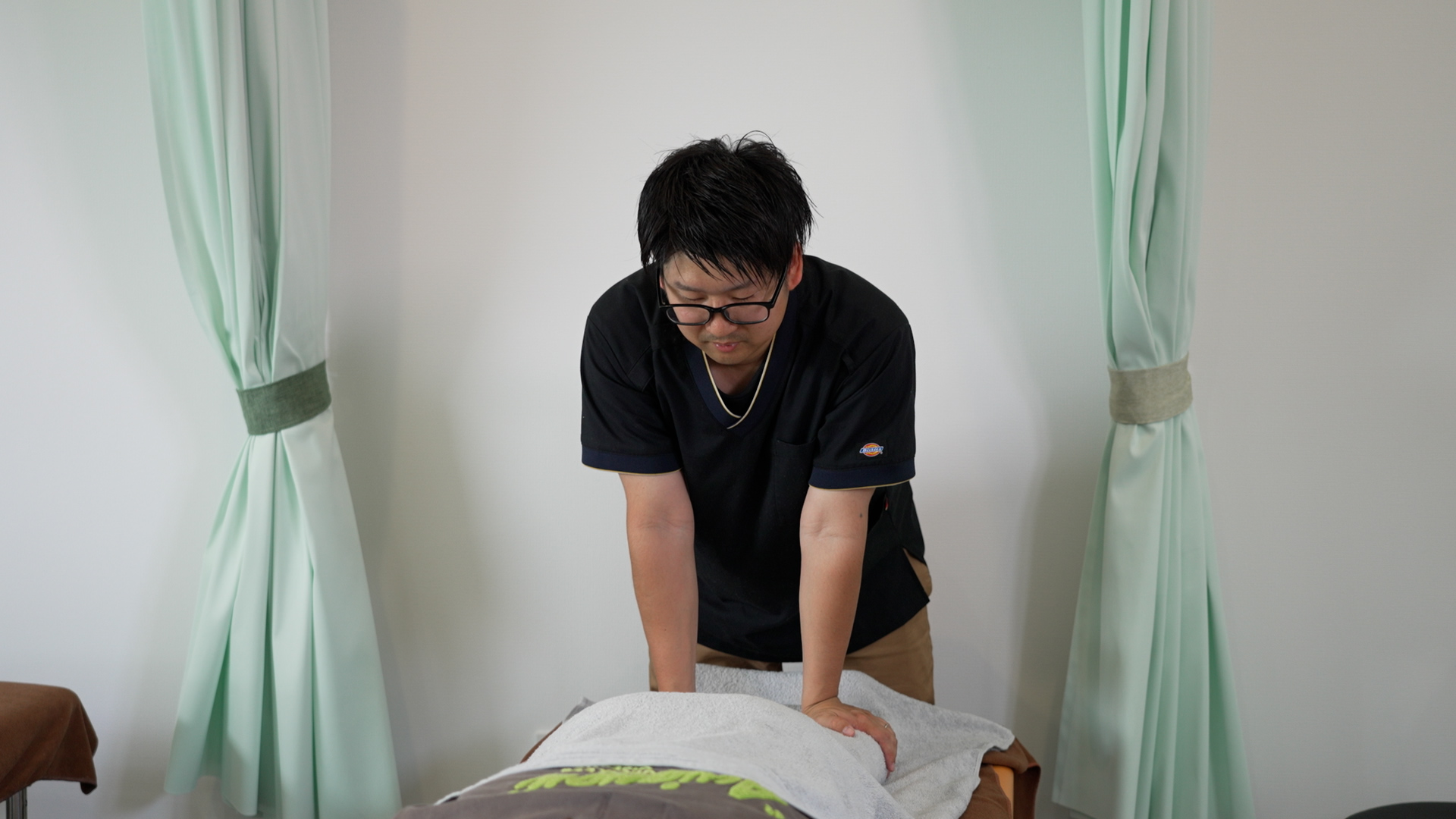 腰痛にアプローチ | 和歌山県紀の川市の整骨院ならいのうえ整骨院